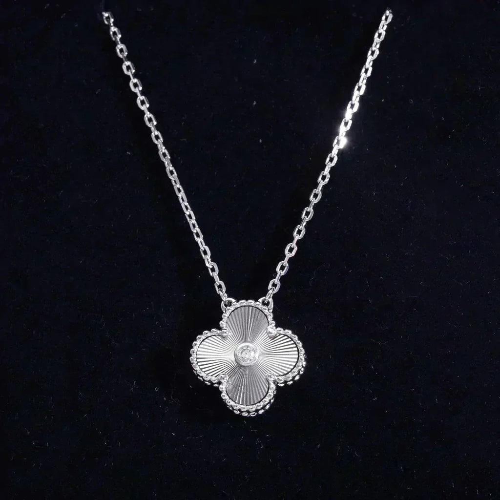 [Imperial] CLOVER  15MM DIAMOND LASER NECKLACE SILVER