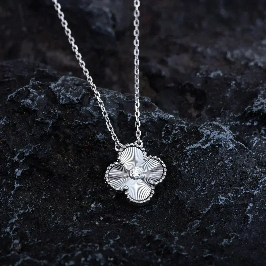 [Imperial] CLOVER  15MM DIAMOND LASER NECKLACE SILVER