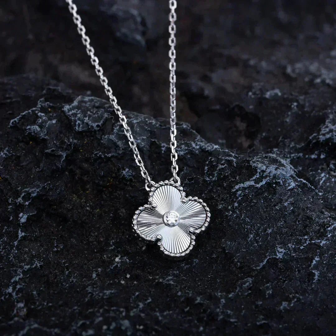 [Imperial] CLOVER  15MM DIAMOND LASER NECKLACE SILVER