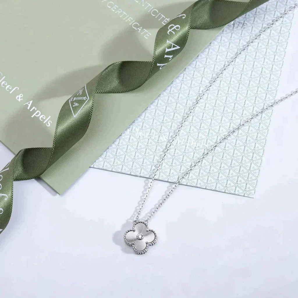 [Imperial] CLOVER  15MM DIAMOND LASER NECKLACE SILVER