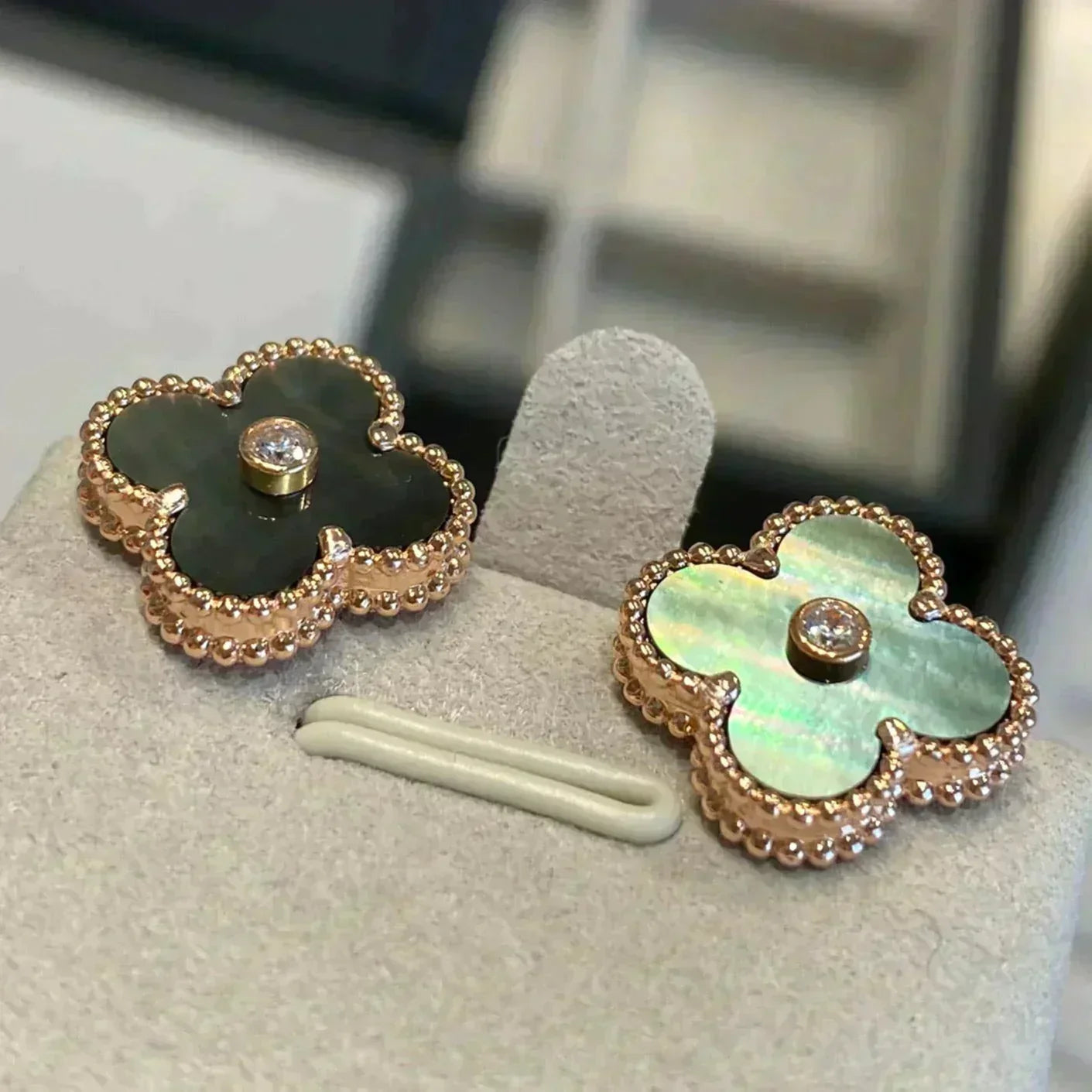 [Imperial] CLOVER MEDIUM 1 MOTIFS GRAY MOP  DIAMOND EARRINGS