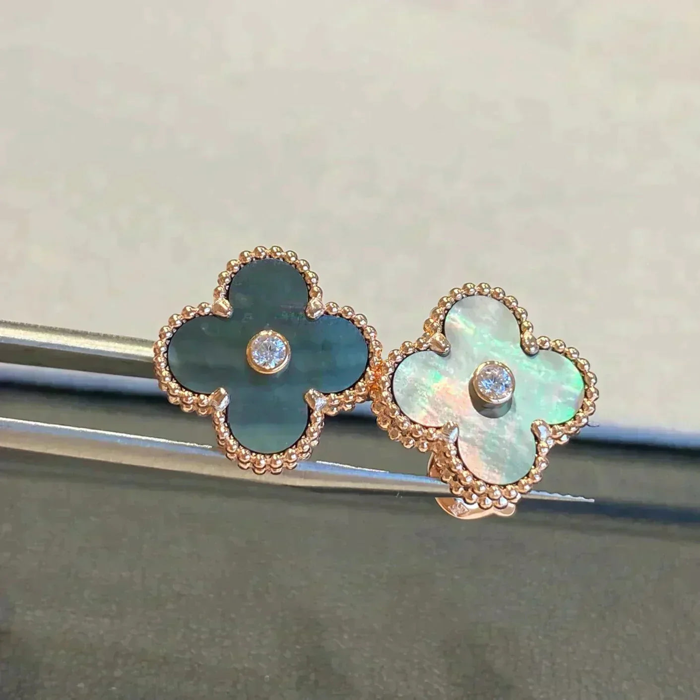 [Imperial] CLOVER MEDIUM 1 MOTIFS GRAY MOP  DIAMOND EARRINGS