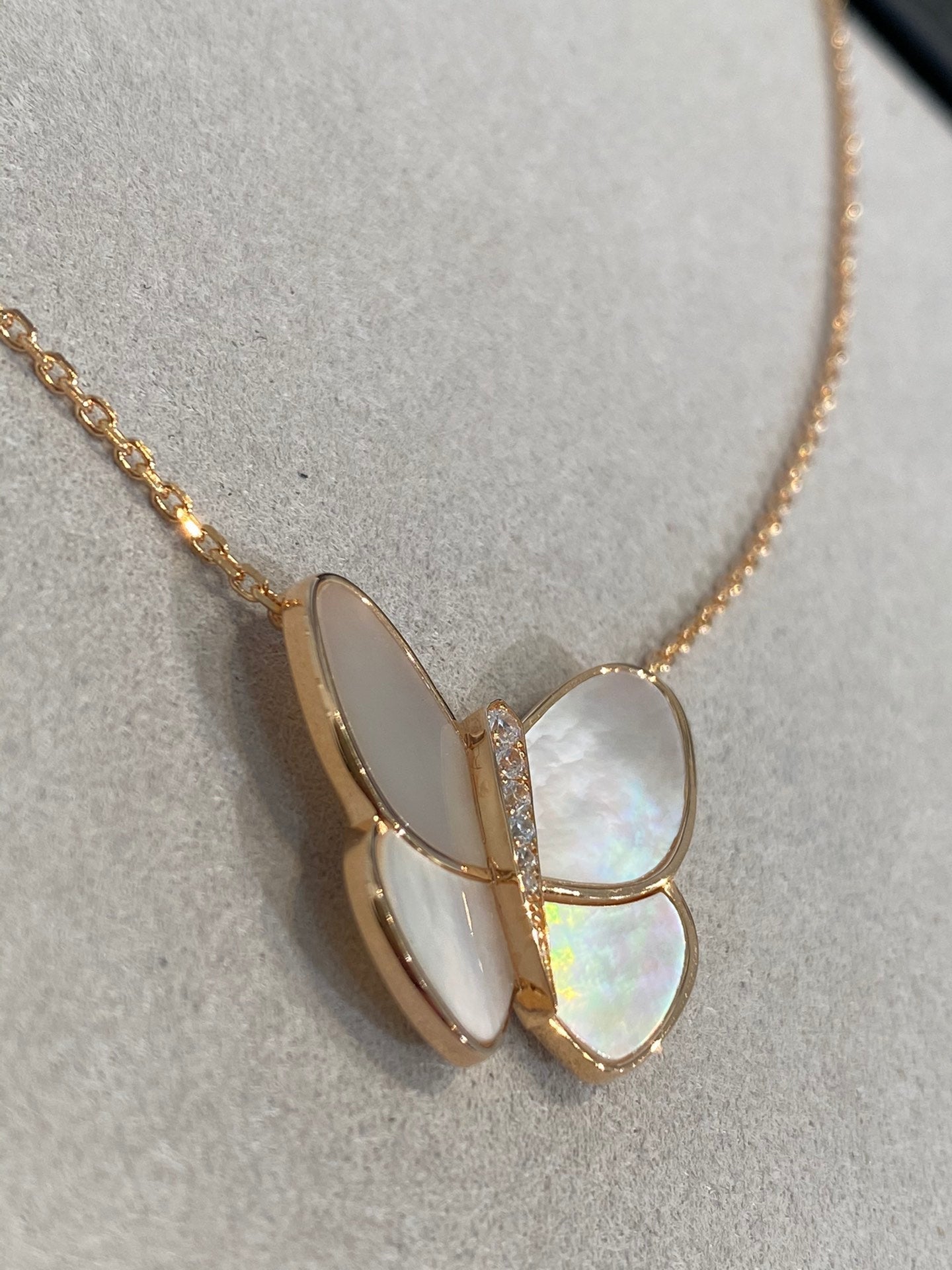 [Imperial] BUTTERFLY GOLD MOP DIAMOND NECKLACE