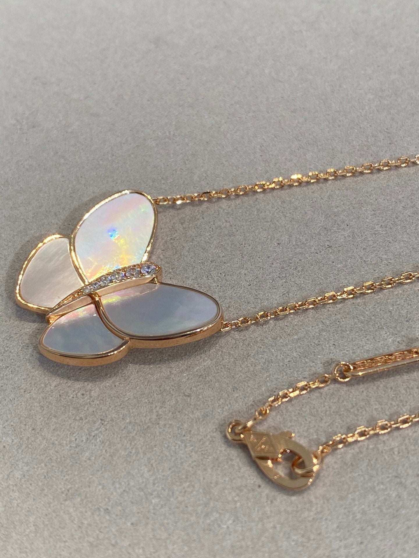 [Imperial] BUTTERFLY GOLD MOP DIAMOND NECKLACE