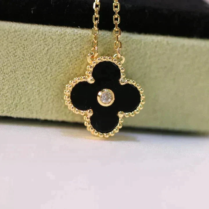 [Imperial] CLOVER 15MM DIAMOND ONYX NECKLACE
