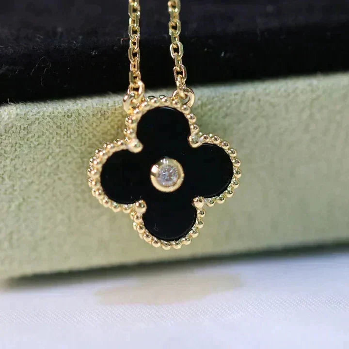 [Imperial] CLOVER 15MM DIAMOND ONYX NECKLACE