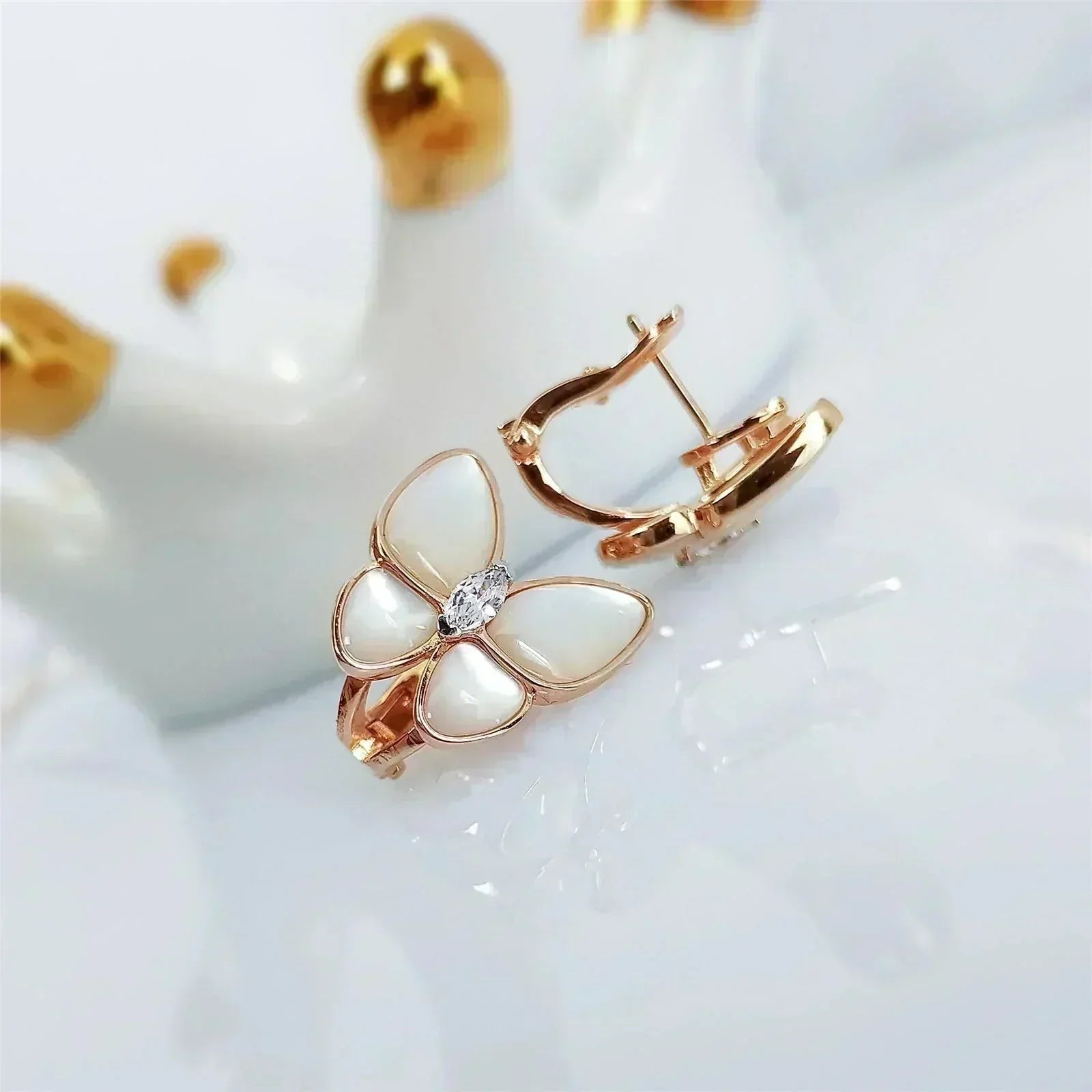 [Imperial] BUTTERFLY MOP DIAMOND EARRINGS