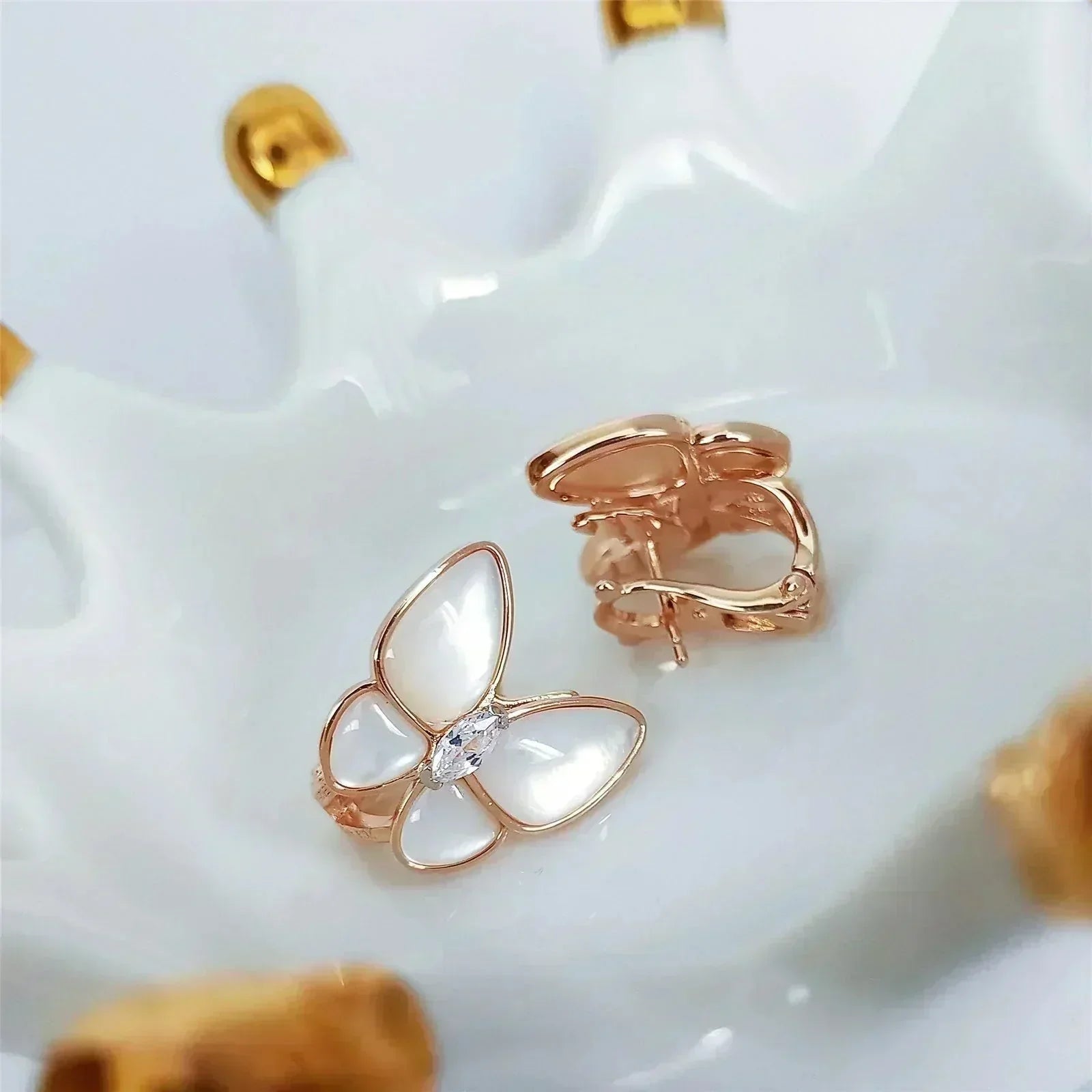 [Imperial] BUTTERFLY MOP DIAMOND EARRINGS
