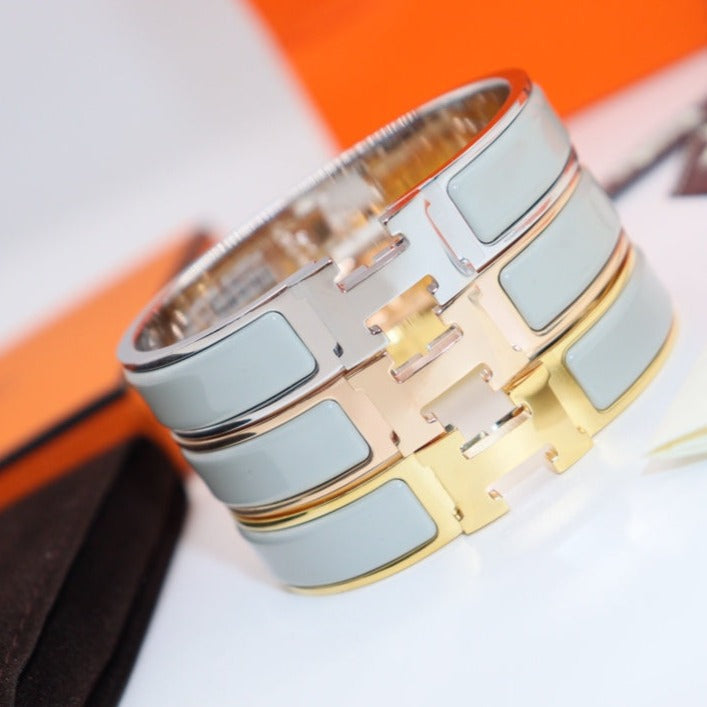 [Imperial] H LIGHT BLUE BRACELET
