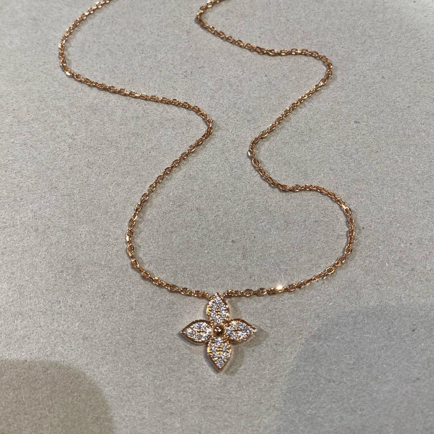 [Imperial] STAR DIAMOND NECKALCE