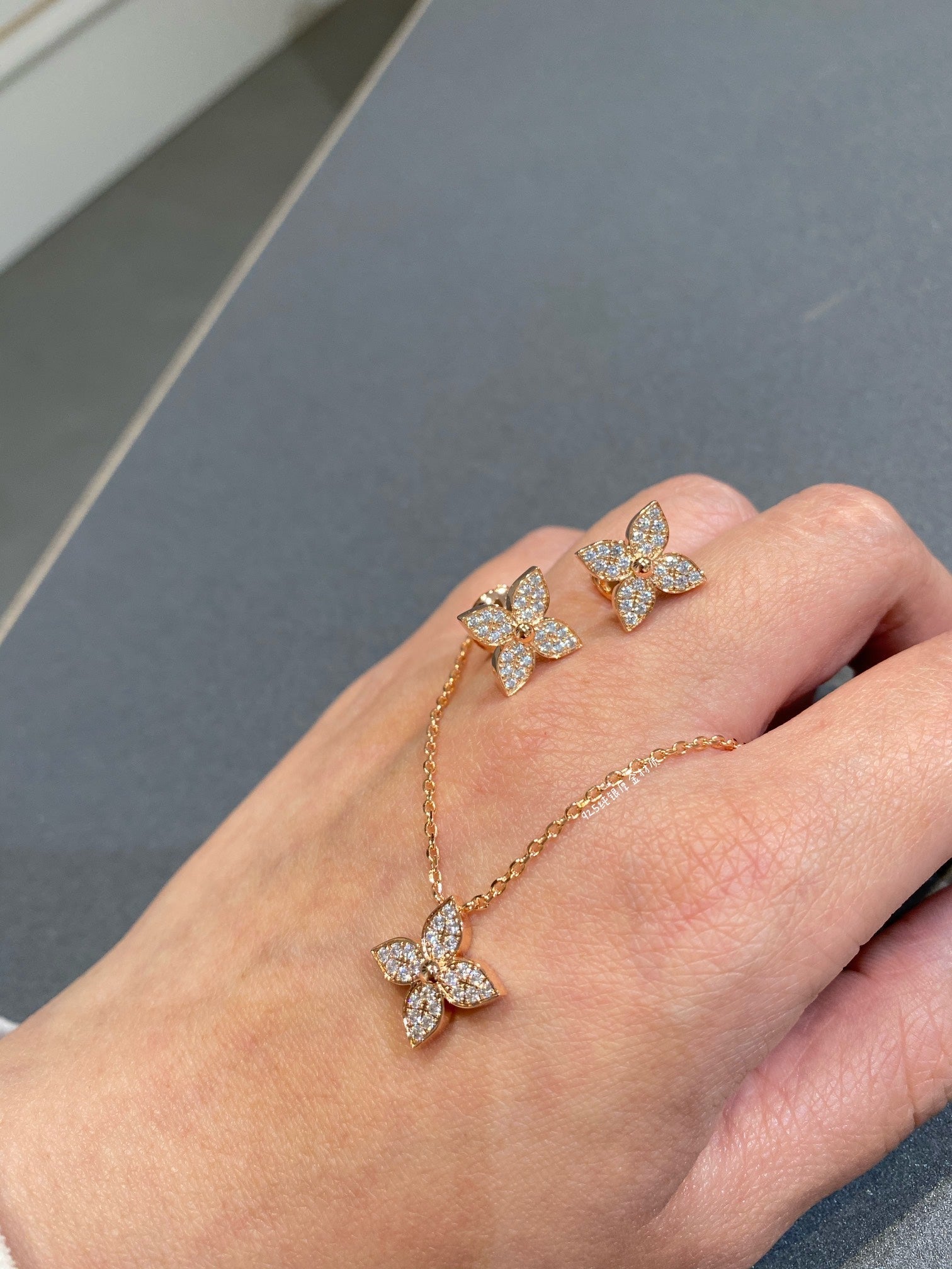 [Imperial] STAR DIAMOND NECKALCE