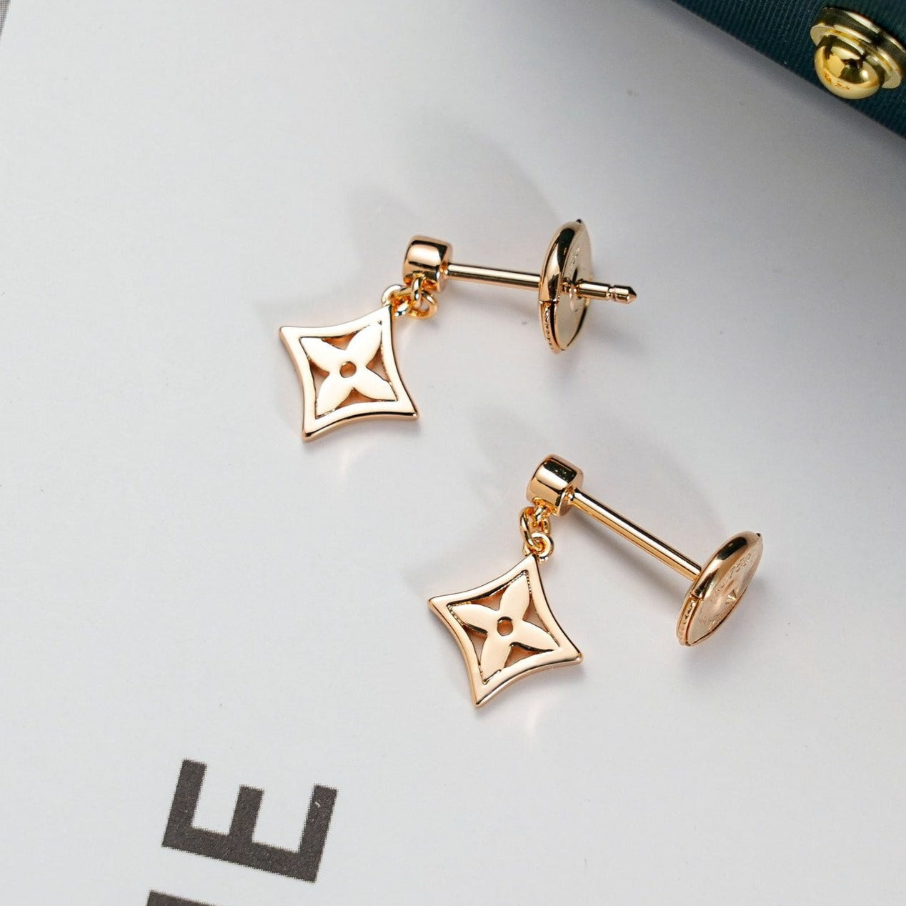 [Imperial] STAR EARRINGS GOLD