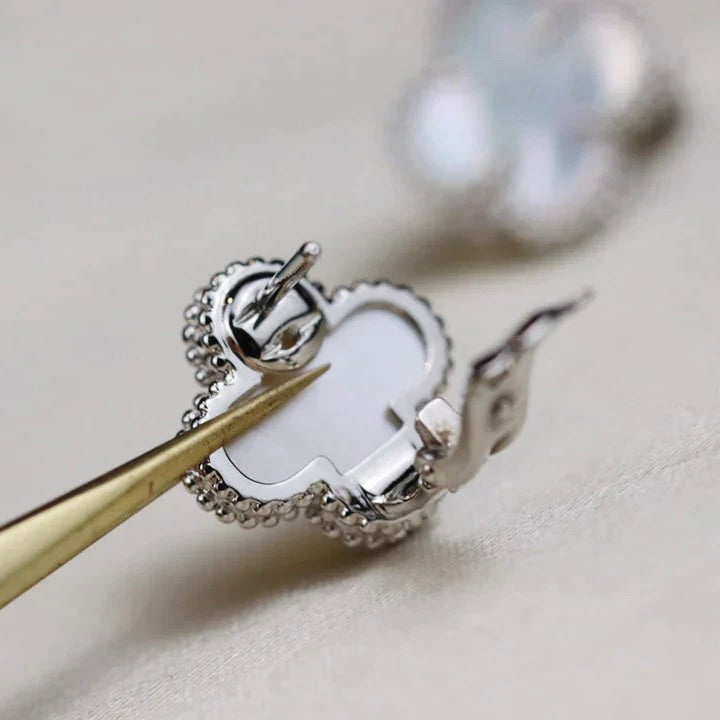 [Imperial] CLOVER MEDIUM 1 MOTIFS  WHITE MOP EARRINGS SILVER