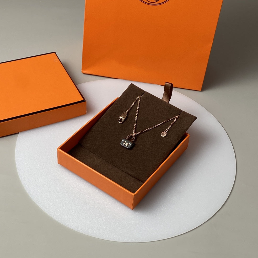 [Imperial] CONSTANCE BLACK PEDANT PINK GOLD NECKLACE