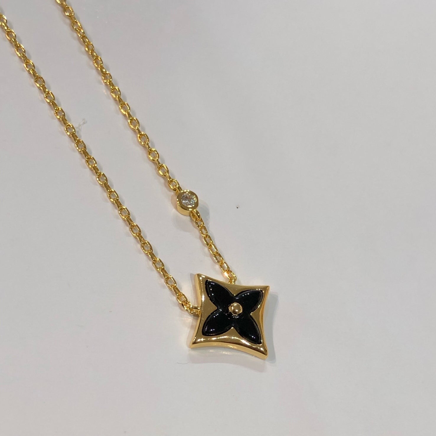 [Imperial] STAR BLACK MOP NECKLACE