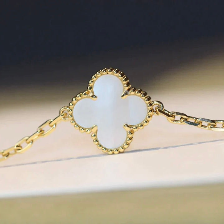 [Imperial] CLOVER 20 MOTIFS WHITE MOP NECKLACE