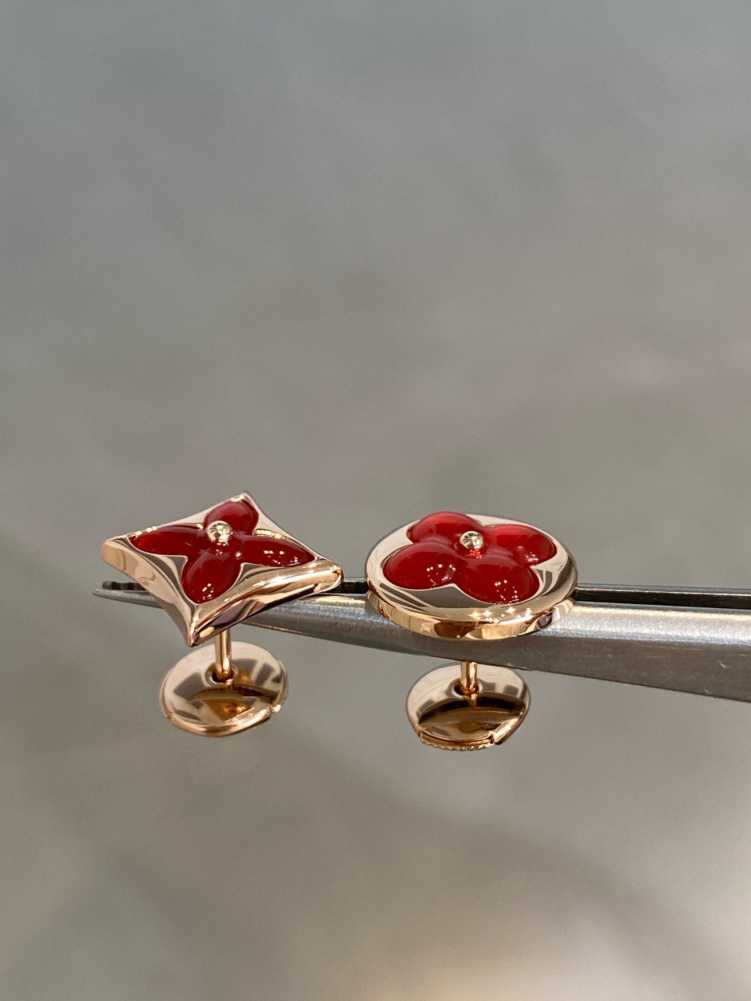 [Imperial] STAR AND SUN PINK GOLD CARNELIAN STUD EARRINGS