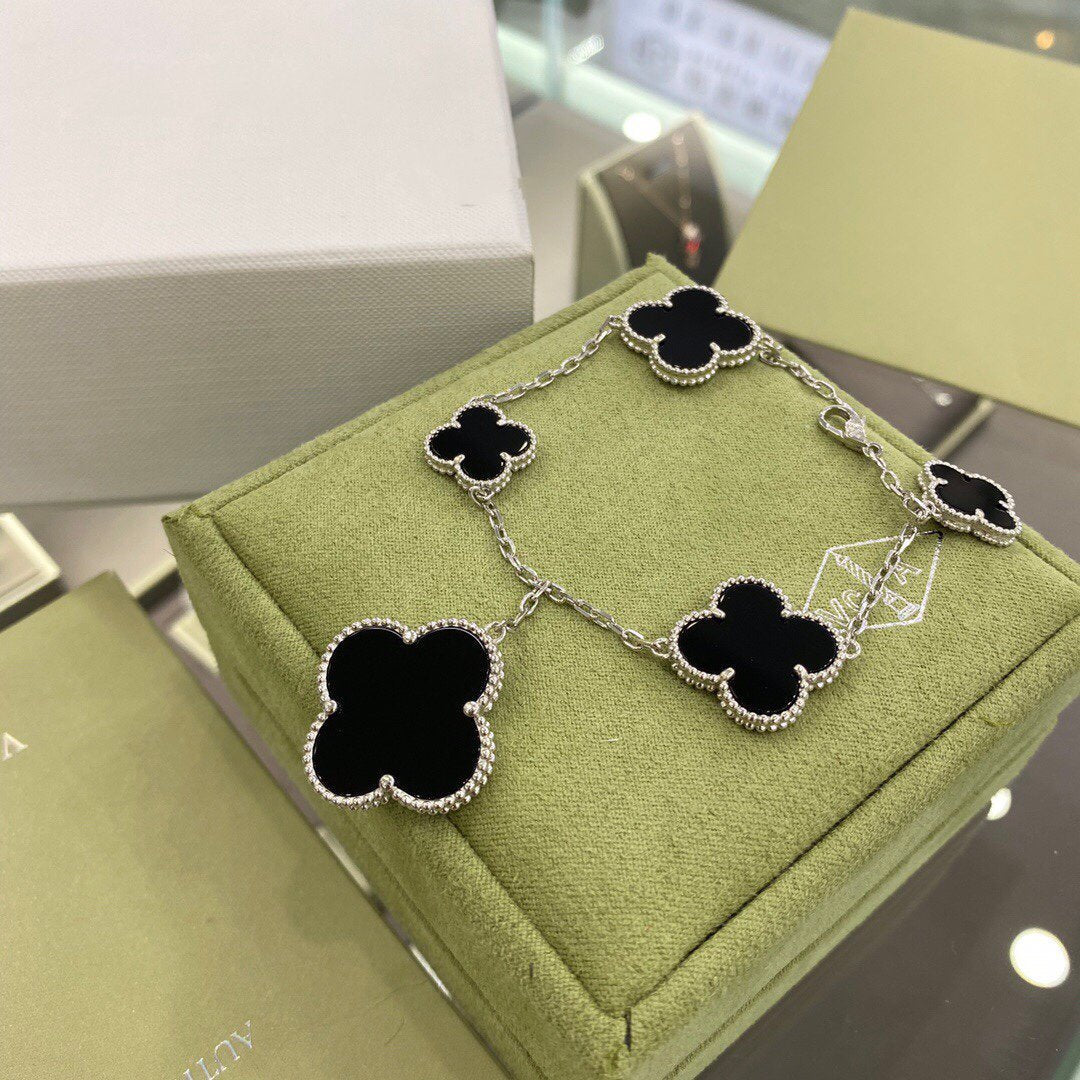 [Imperial] CLOVER 5 MOTIFS SIVLER ONYX BRACELET