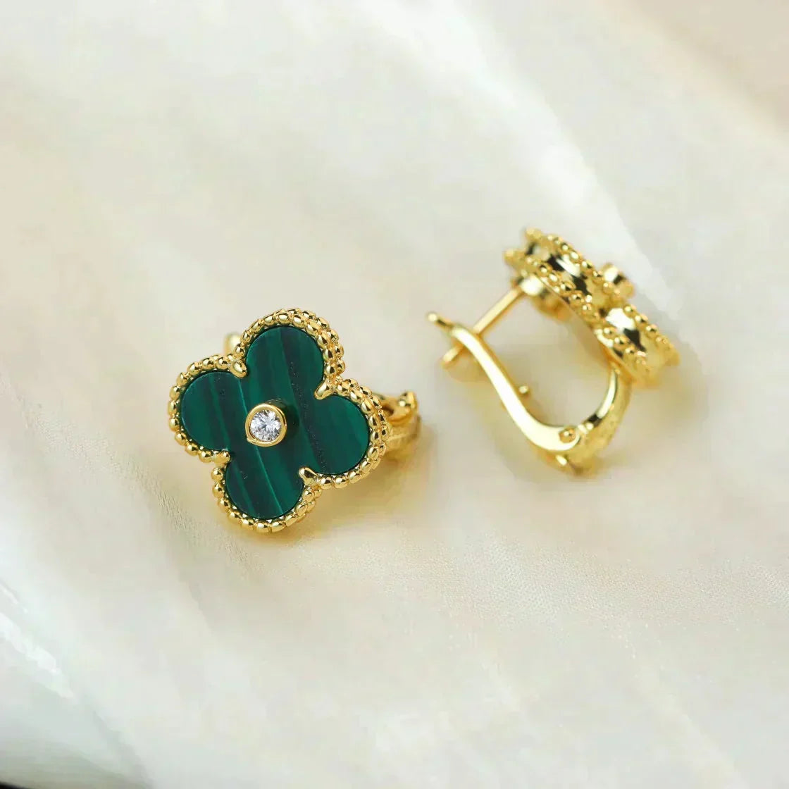 [Imperial] CLOVER MEDIUM 1 MOTIFS MALACHITE DIAMOND EARRINGS