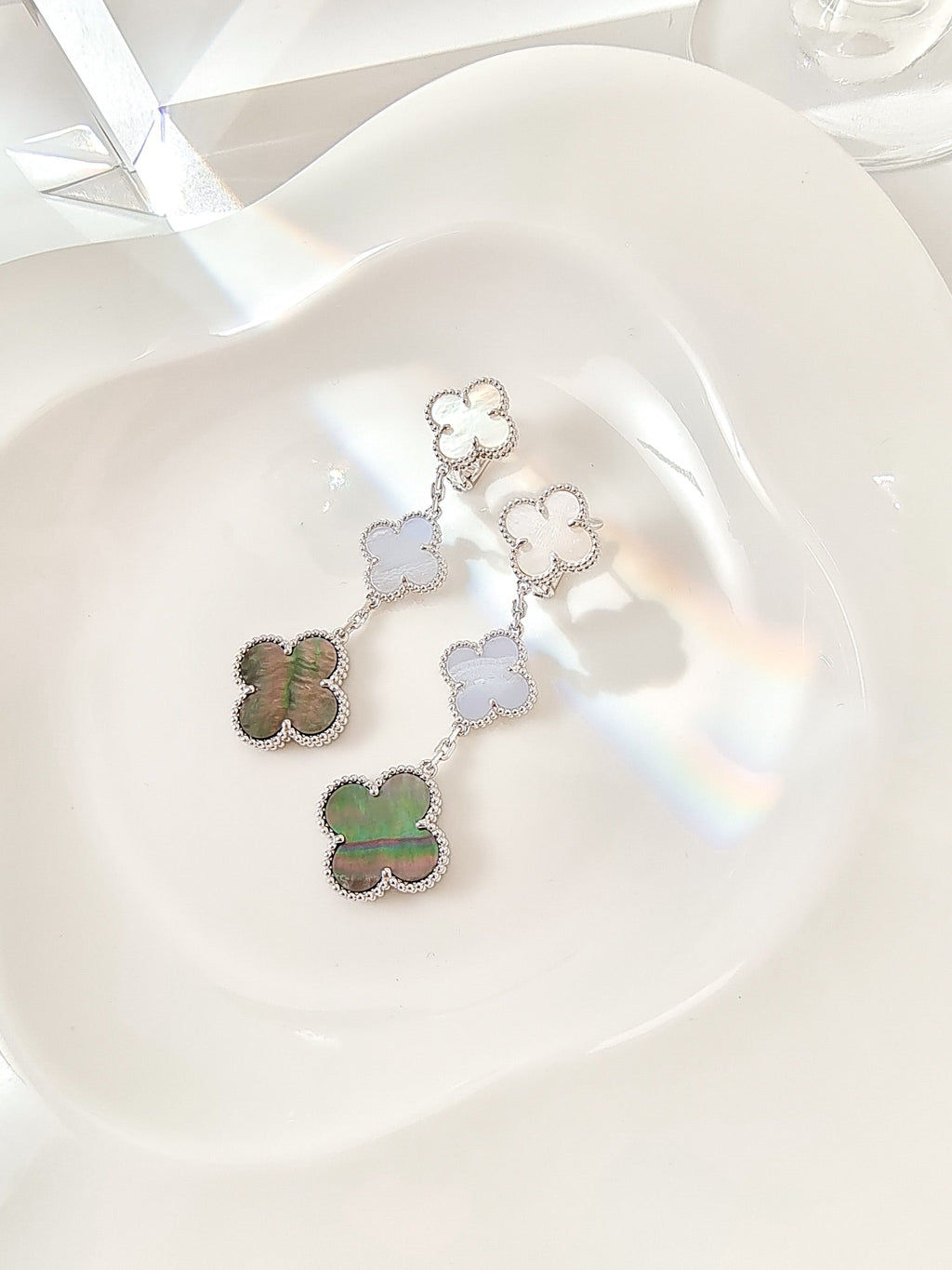 [Imperial] CLOVER 3 MOTIFS CHALCEDONY DARK MOP SILVER EARRINGS