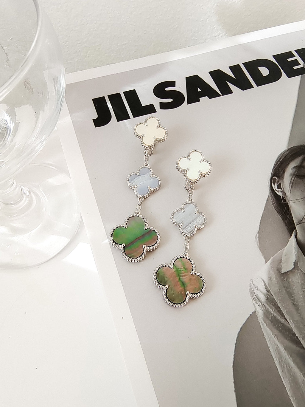 [Imperial] CLOVER 3 MOTIFS CHALCEDONY DARK MOP SILVER EARRINGS