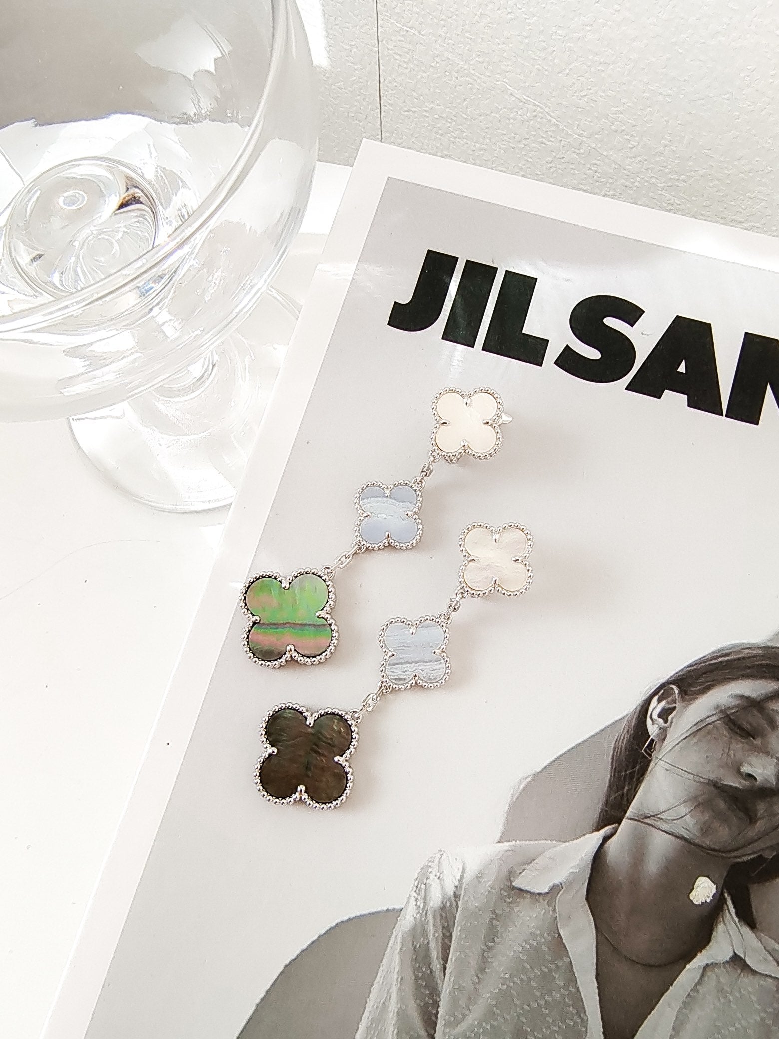 [Imperial] CLOVER 3 MOTIFS CHALCEDONY DARK MOP SILVER EARRINGS