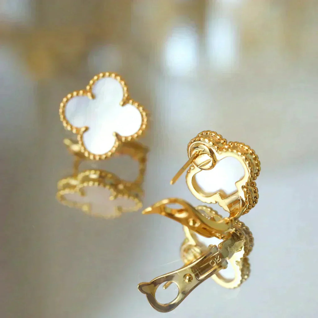 [Imperial] CLOVER MEDIUM 1 MOTIFS  WHITE MOP STUD EARRINGS