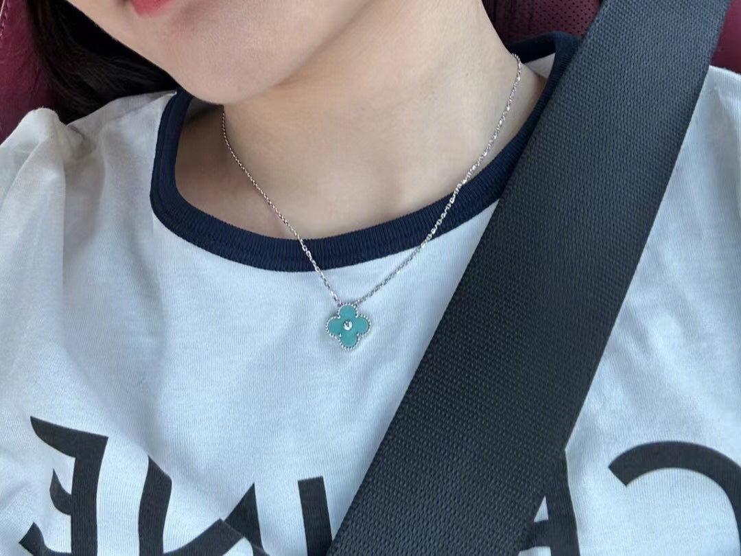[Imperial] CLOVER 1 DIAMOND LIGHT BLUE SILVER NECKLACE
