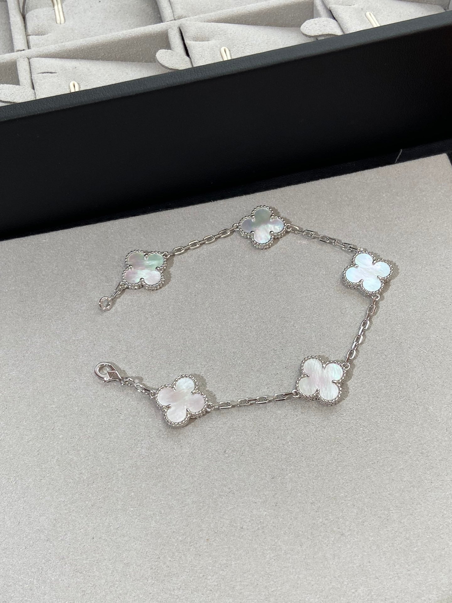 [Imperial]New CLOVER WHITE PEARL MOP 5 MOTIF BRACELET COLLECTION