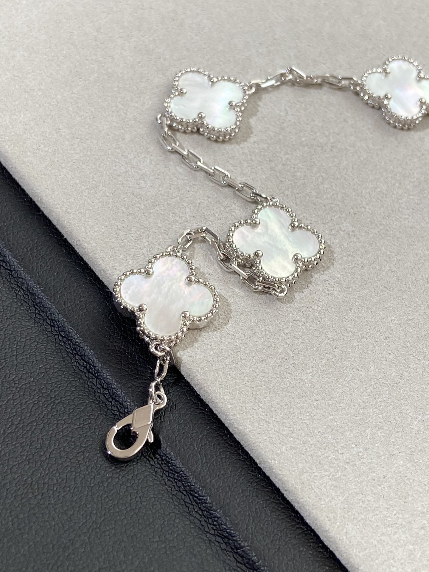 [Imperial]New CLOVER WHITE PEARL MOP 5 MOTIF BRACELET COLLECTION