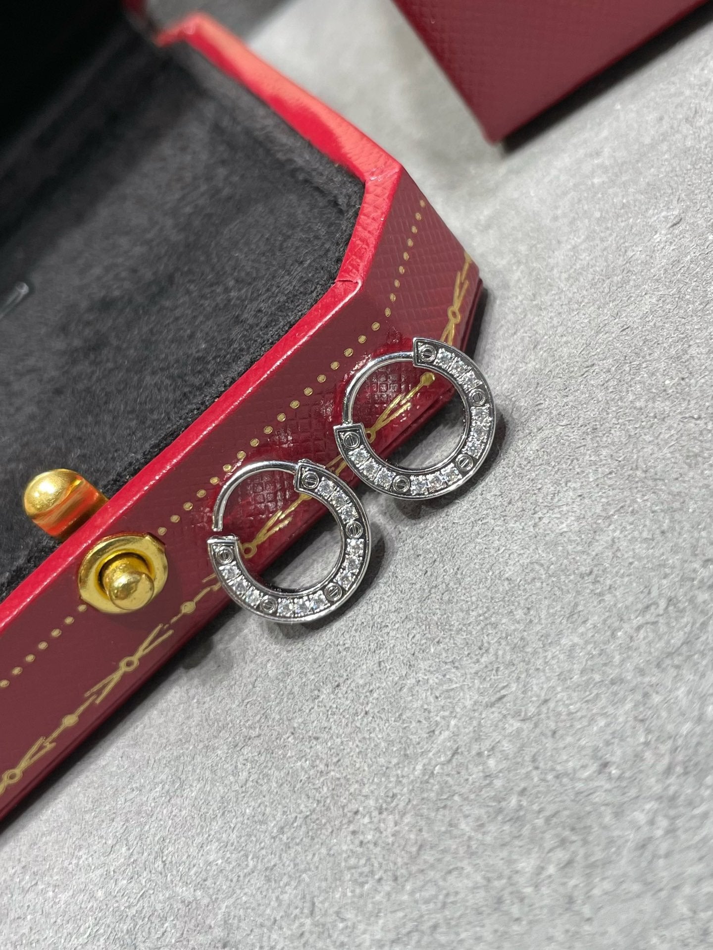 [Imperial] LOVE DIAMOND EARRINGS