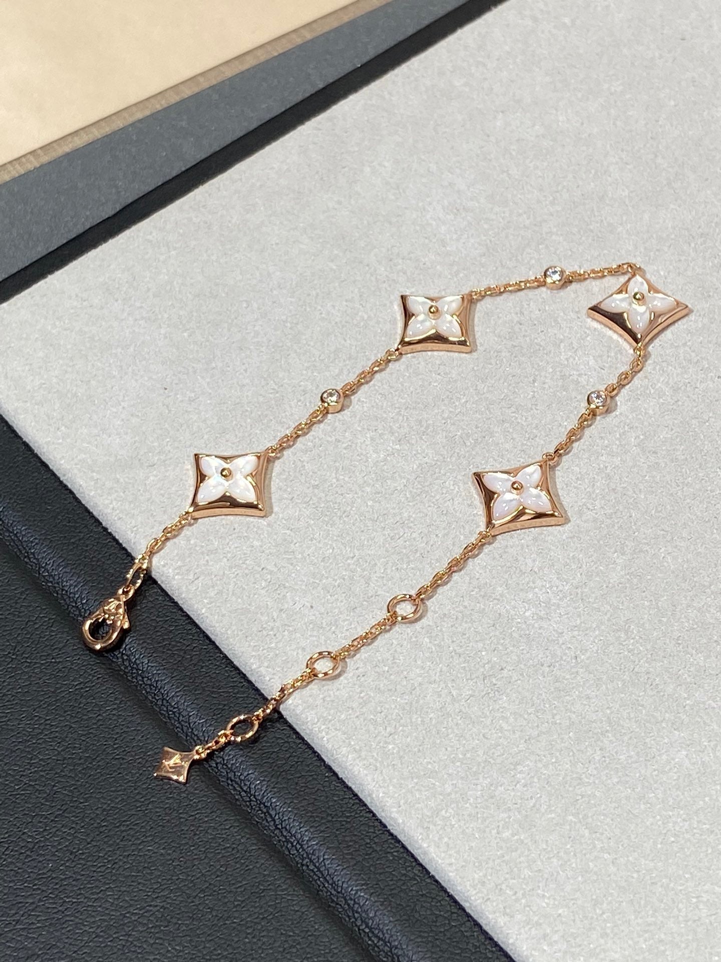 [Imperial] STAR 4 MOTIF MOP DIAMOND PINK GOLD BRACELET