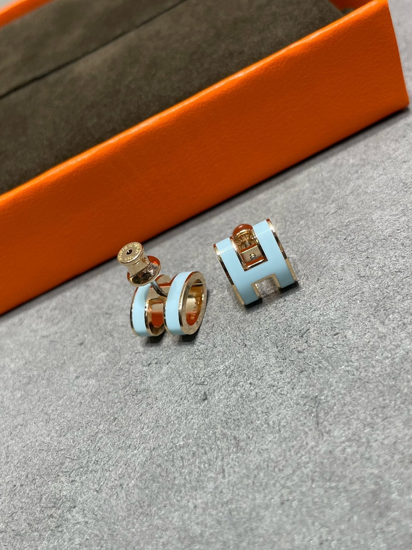 [Imperial] POP H SKY BLUE STUD EARRINGS