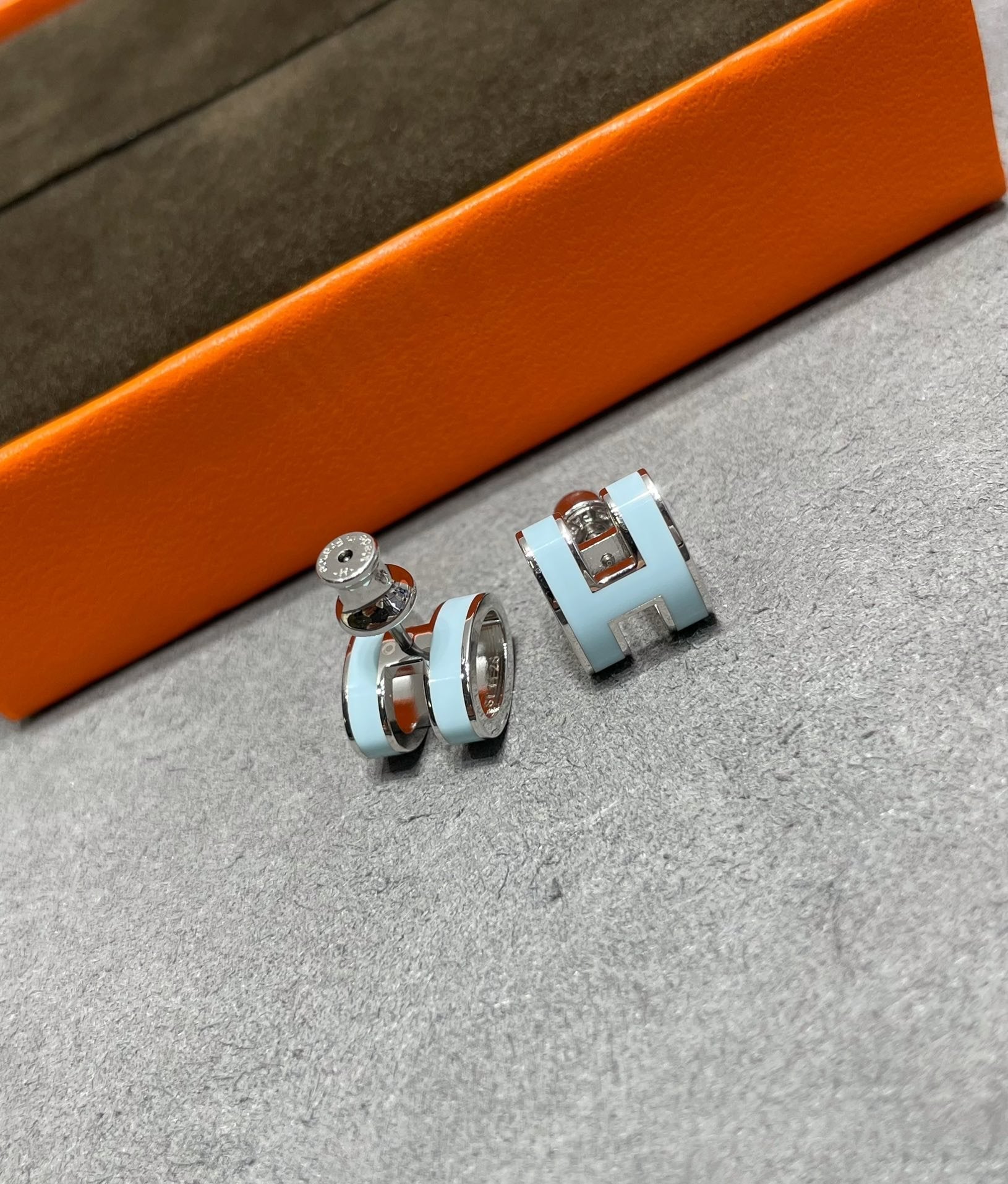 [Imperial] POP H SKY BLUE STUD EARRINGS