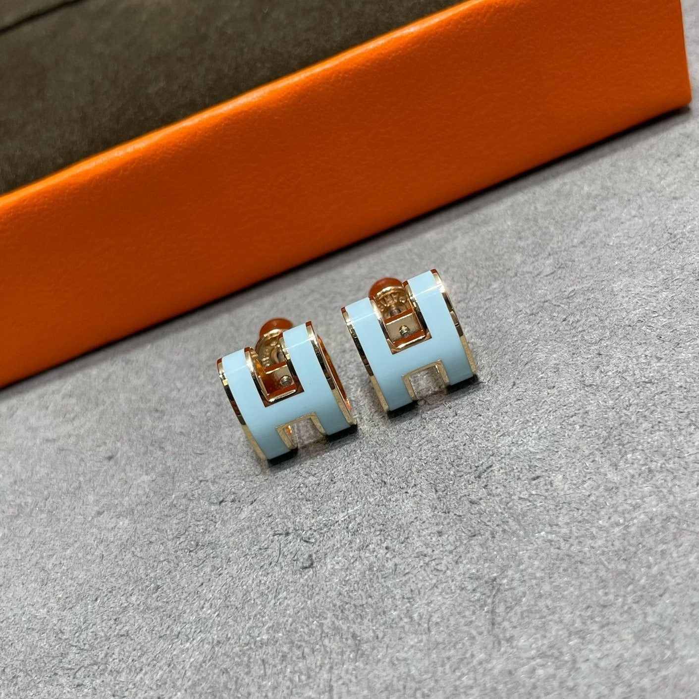 [Imperial] POP H SKY BLUE STUD EARRINGS