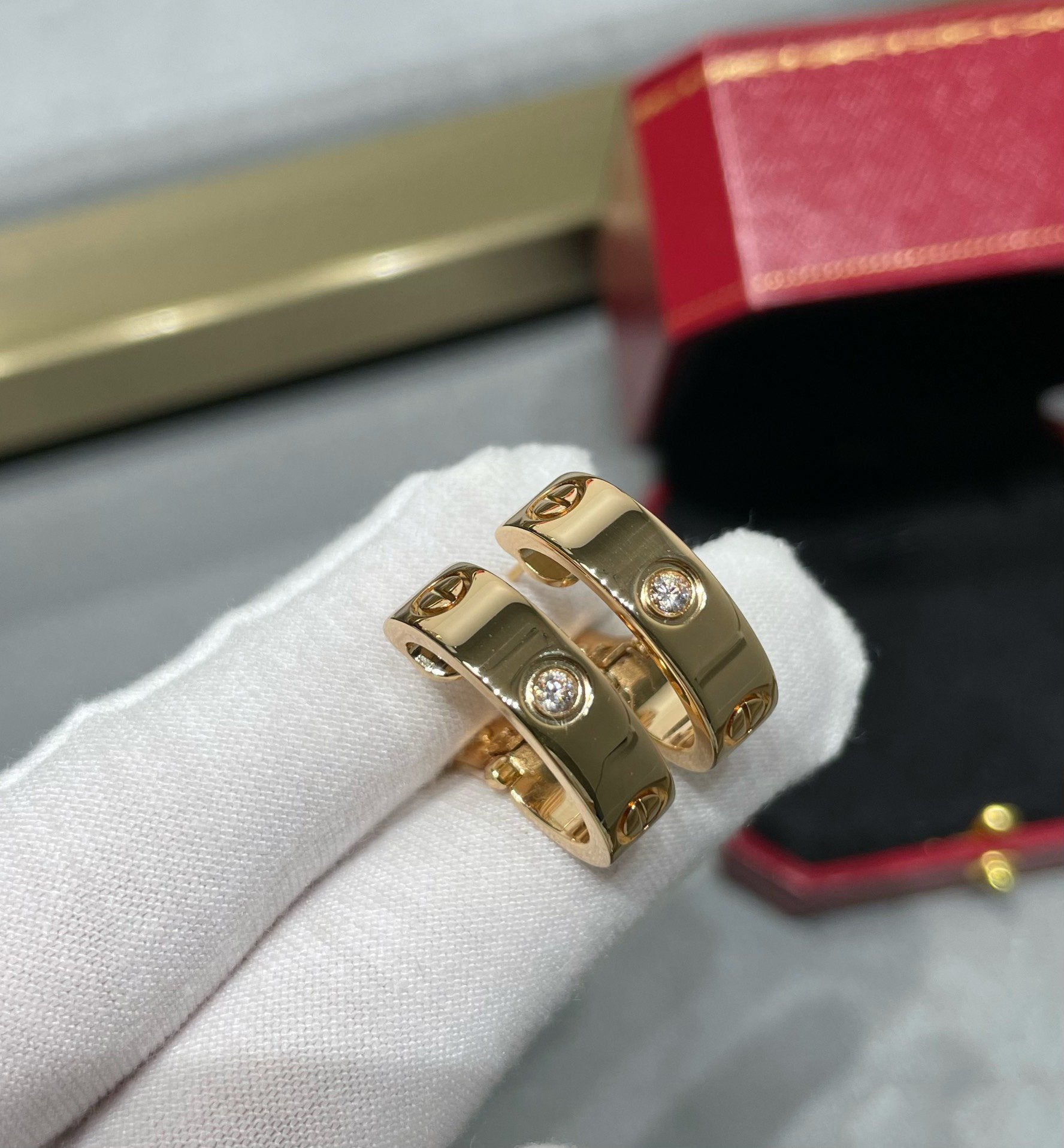 [Imperial] LOVE 5.5MM 1 DIAMOND EARRINGS