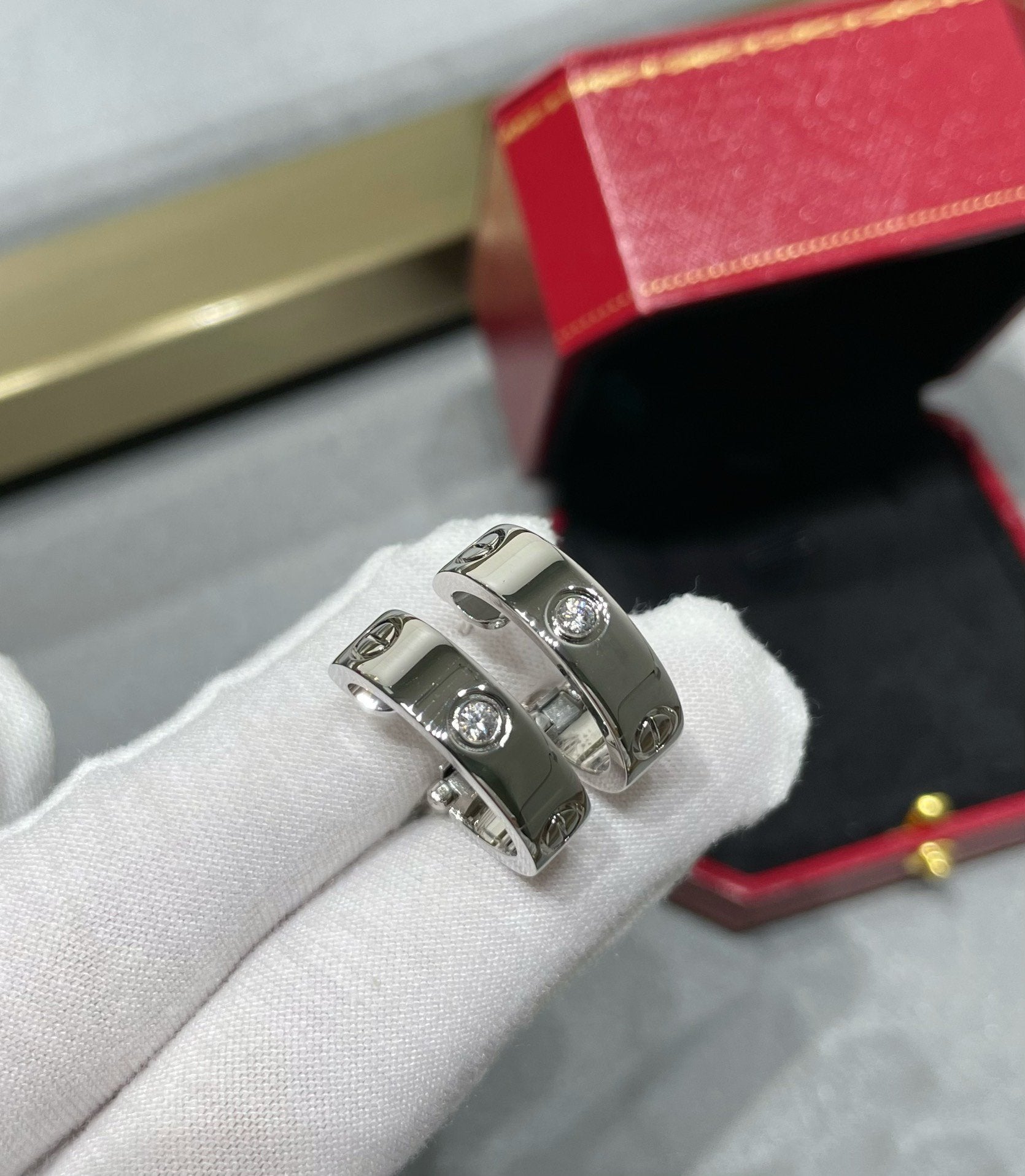 [Imperial] LOVE 5.5MM 1 DIAMOND EARRINGS