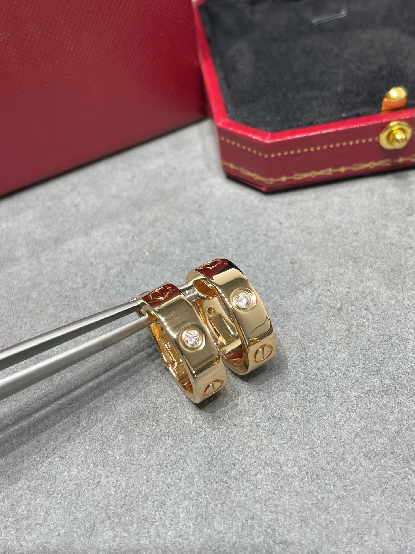 [Imperial] LOVE 5.5MM 1 DIAMOND EARRINGS