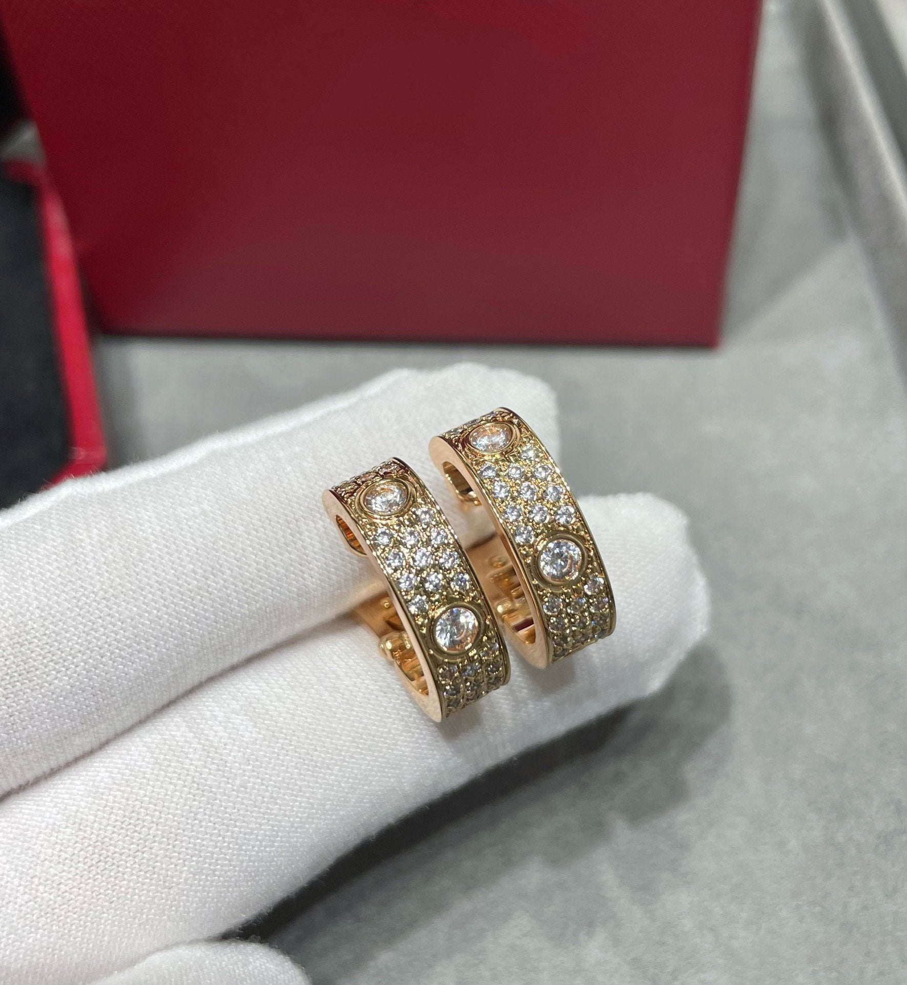 [Imperial] LOVE 5.5MM DIAMOND PAVED EARRINGS