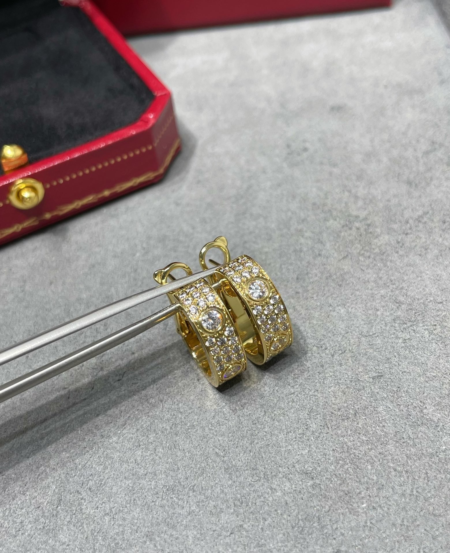[Imperial] LOVE 5.5MM DIAMOND PAVED EARRINGS