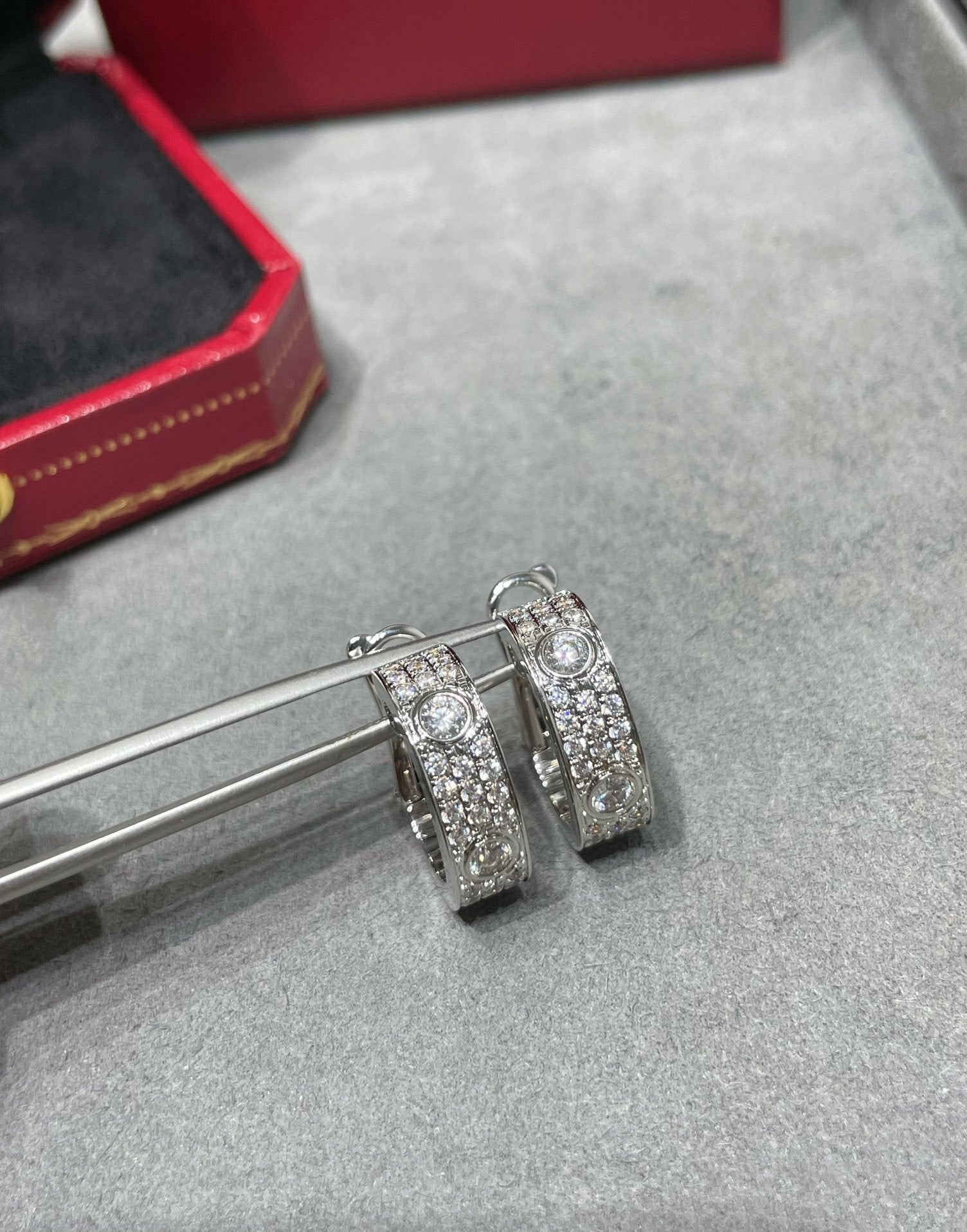 [Imperial] LOVE 5.5MM DIAMOND PAVED EARRINGS