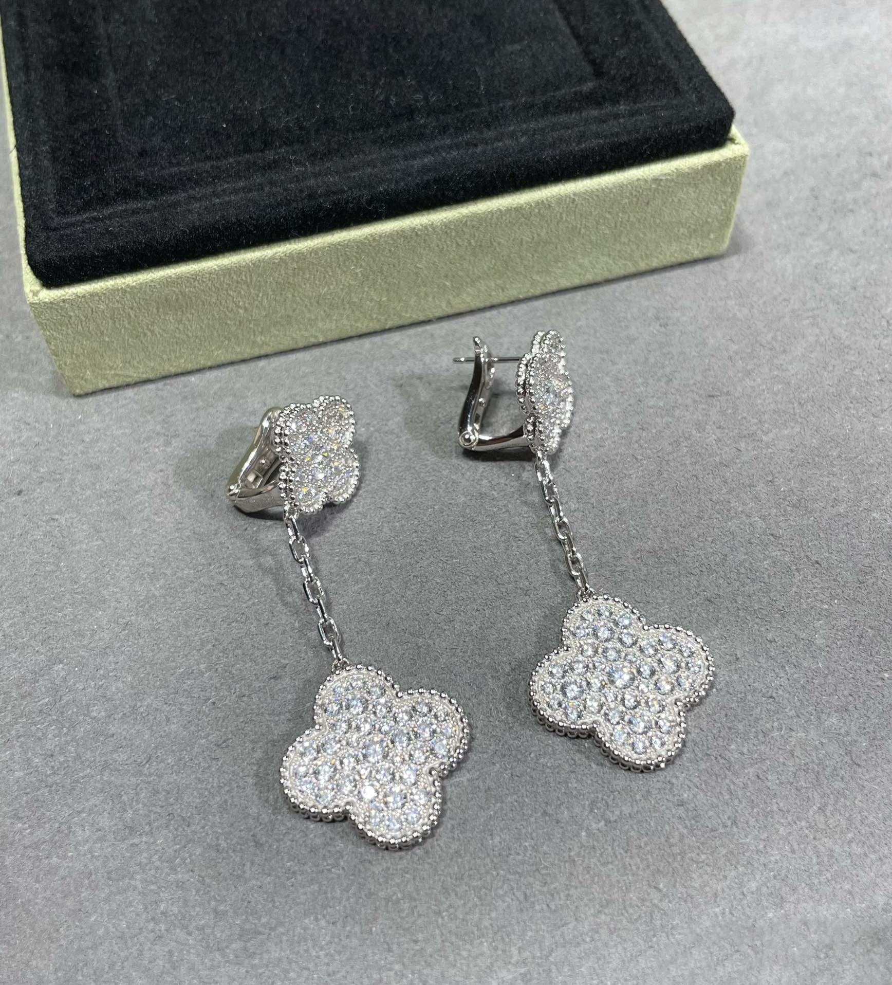 [Imperial] CLOVER 2 MOTIFS DIAMOND PAVED SILVER EARRINGS