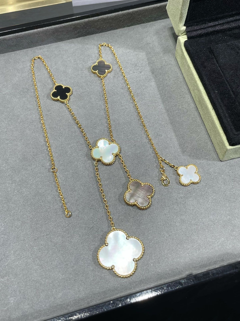 [Imperial] CLOVER 6 MOTIF MOP ONYX GOLD NECKLACE