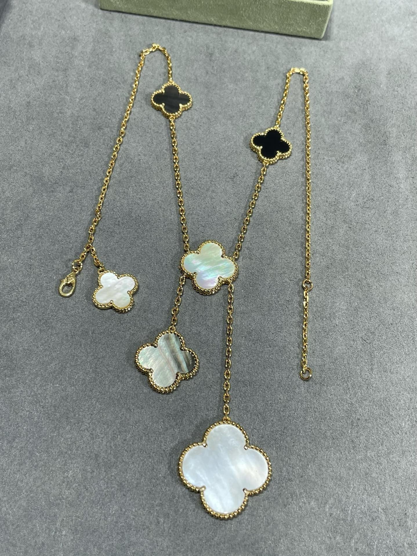 [Imperial] CLOVER 6 MOTIF MOP ONYX GOLD NECKLACE