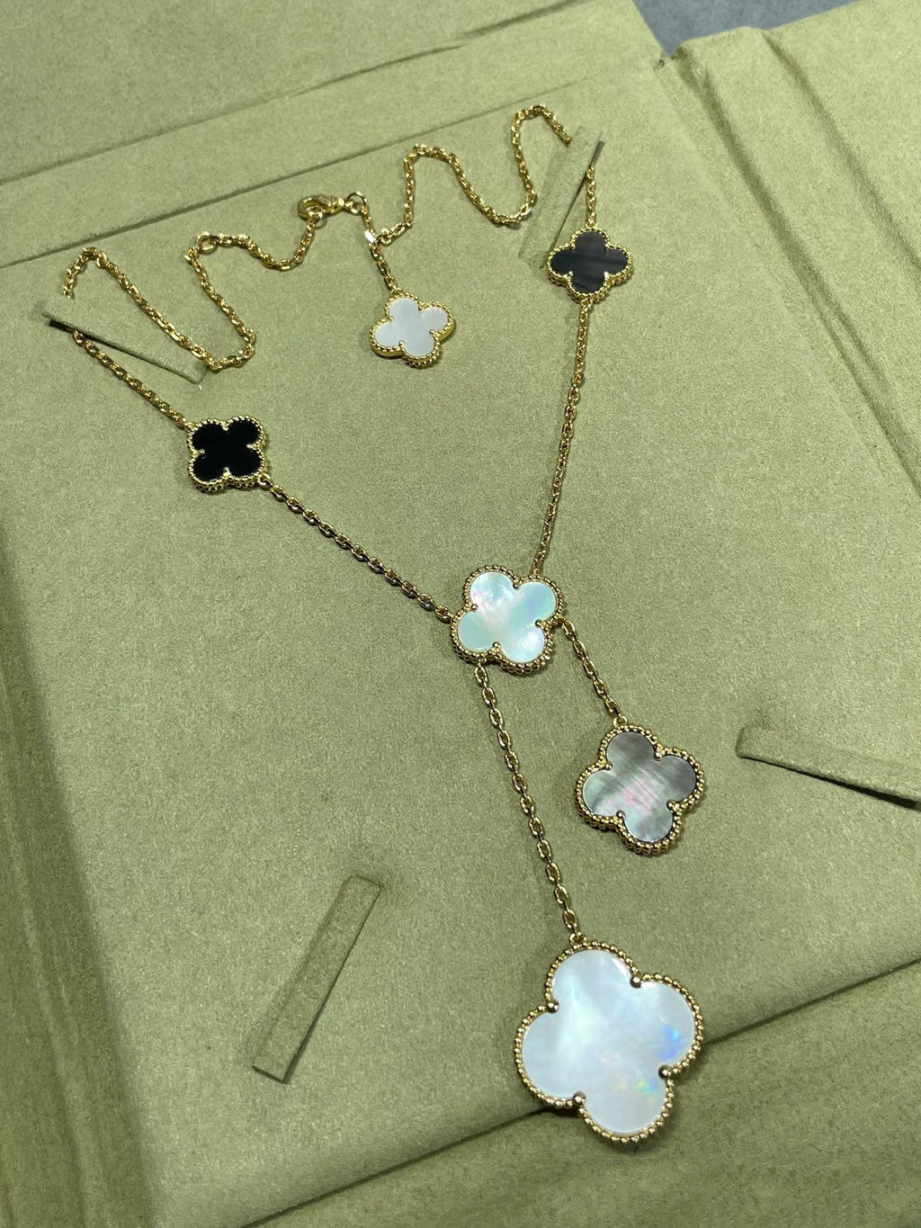 [Imperial] CLOVER 6 MOTIF MOP ONYX GOLD NECKLACE