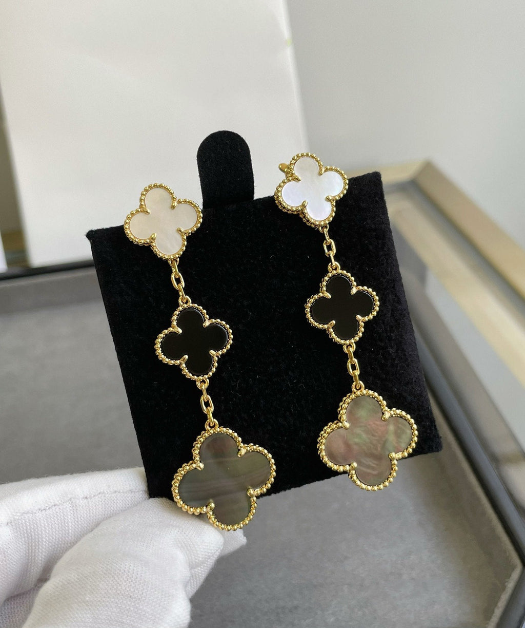 [Imperial] CLOVER 3 MOTIF MOP ONYX DARK MOP PINK GOLD EARRINGS