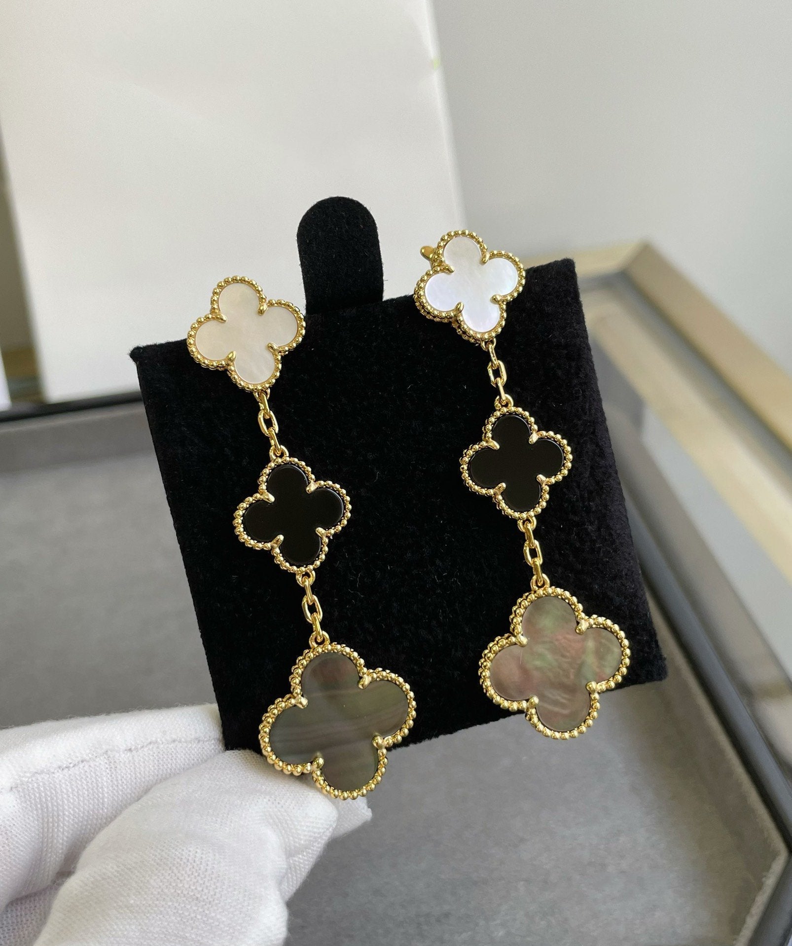 [Imperial] CLOVER 3 MOTIF MOP ONYX DARK MOP PINK GOLD EARRINGS