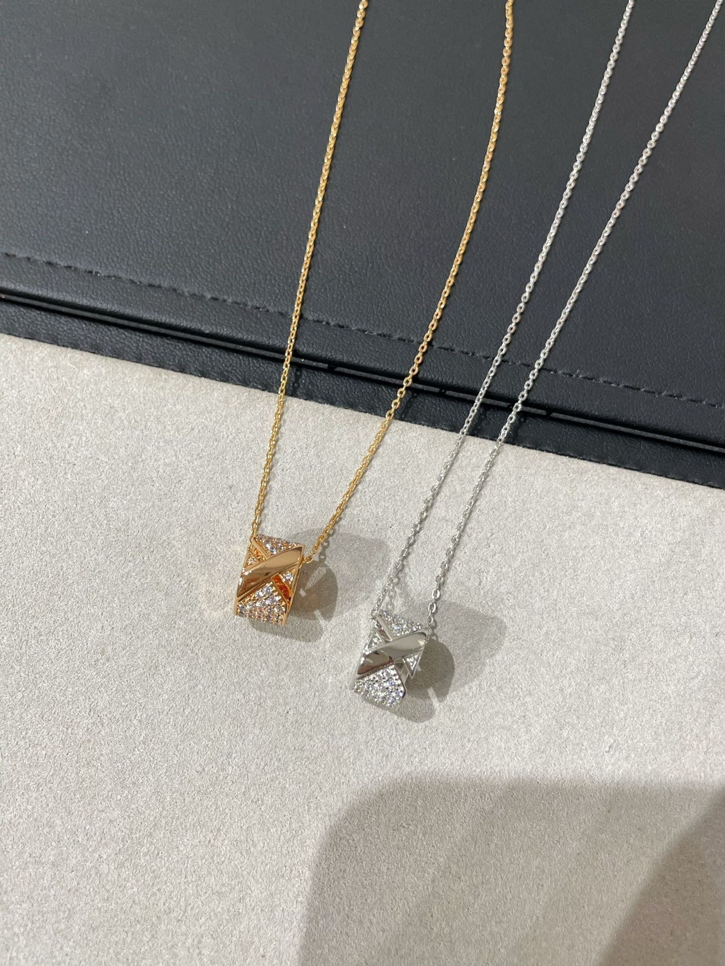 [Imperial] LIENS EVIDENCE DIAMOND PAVED NECKLACE