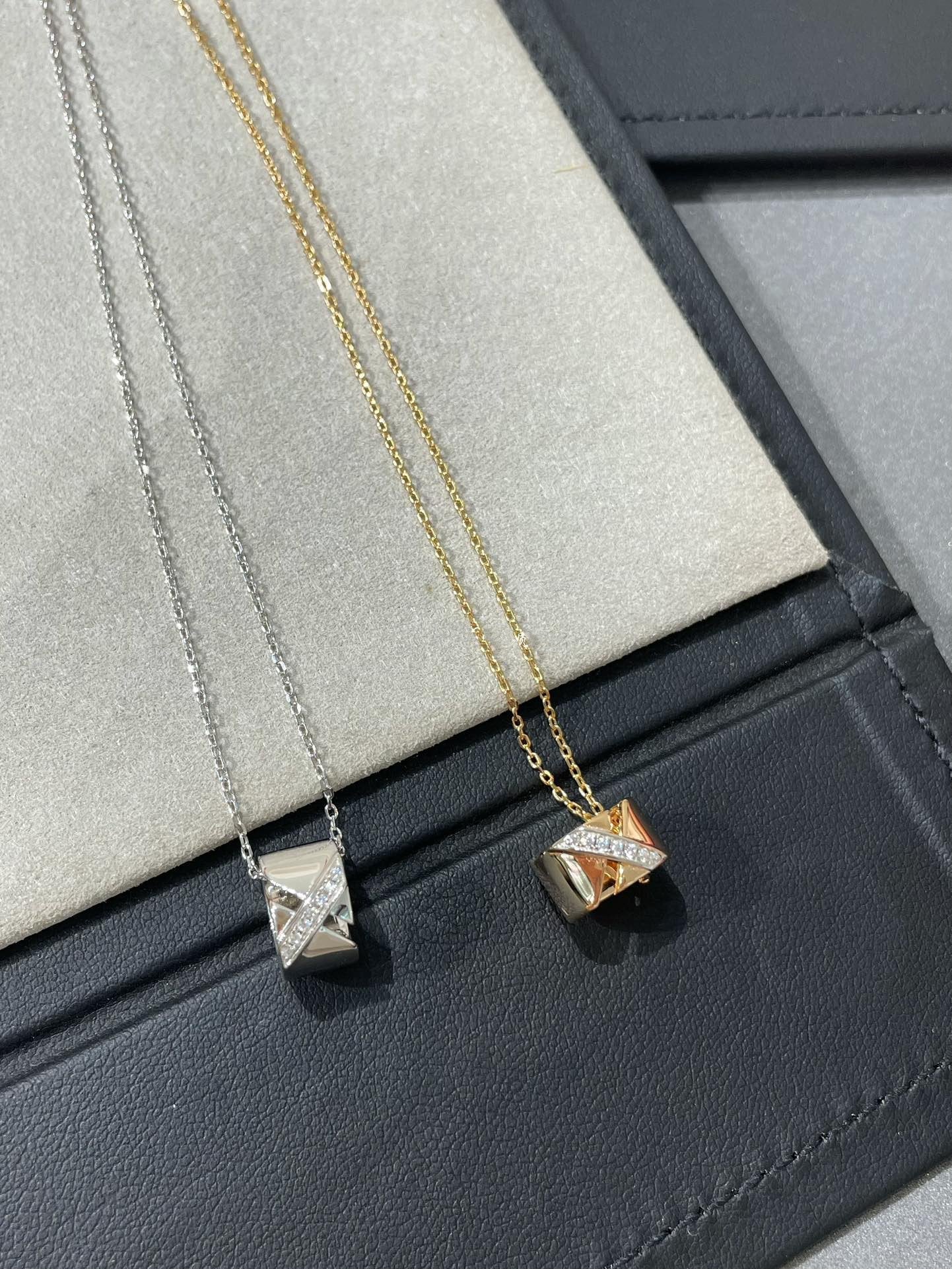 [Imperial] LIENS EVIDENCE DIAMOND NECKLACE