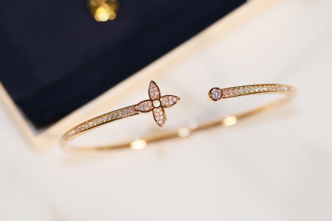 [Imperial] IDYLLE GOLD OPEN BRACELET DIAMOND PAVED